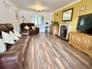 Lounge- click for photo gallery